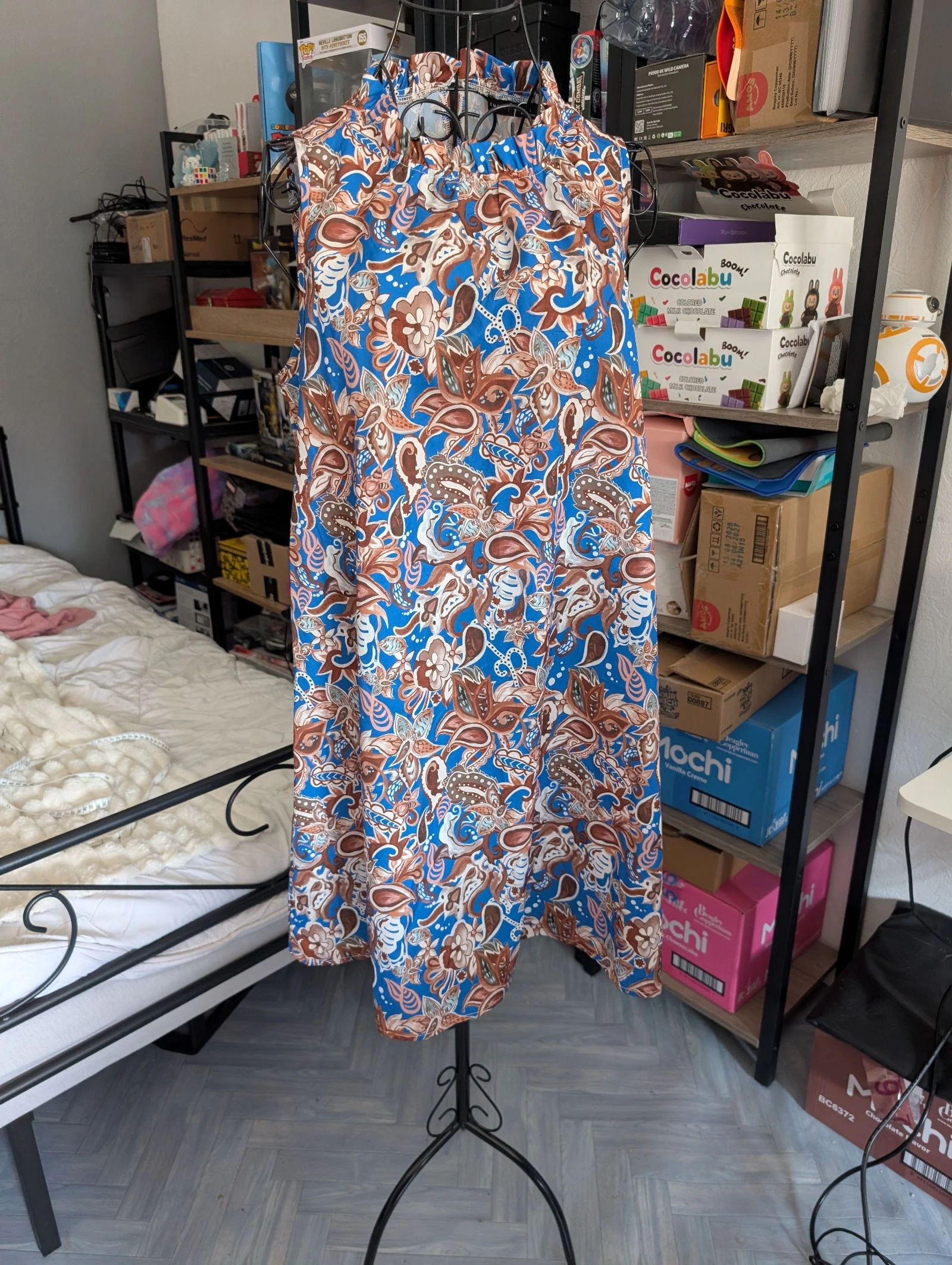 Magnificent sleeveless short dress with a hide-and-seek / floral pattern – Emery Rose – Size L – photo 2